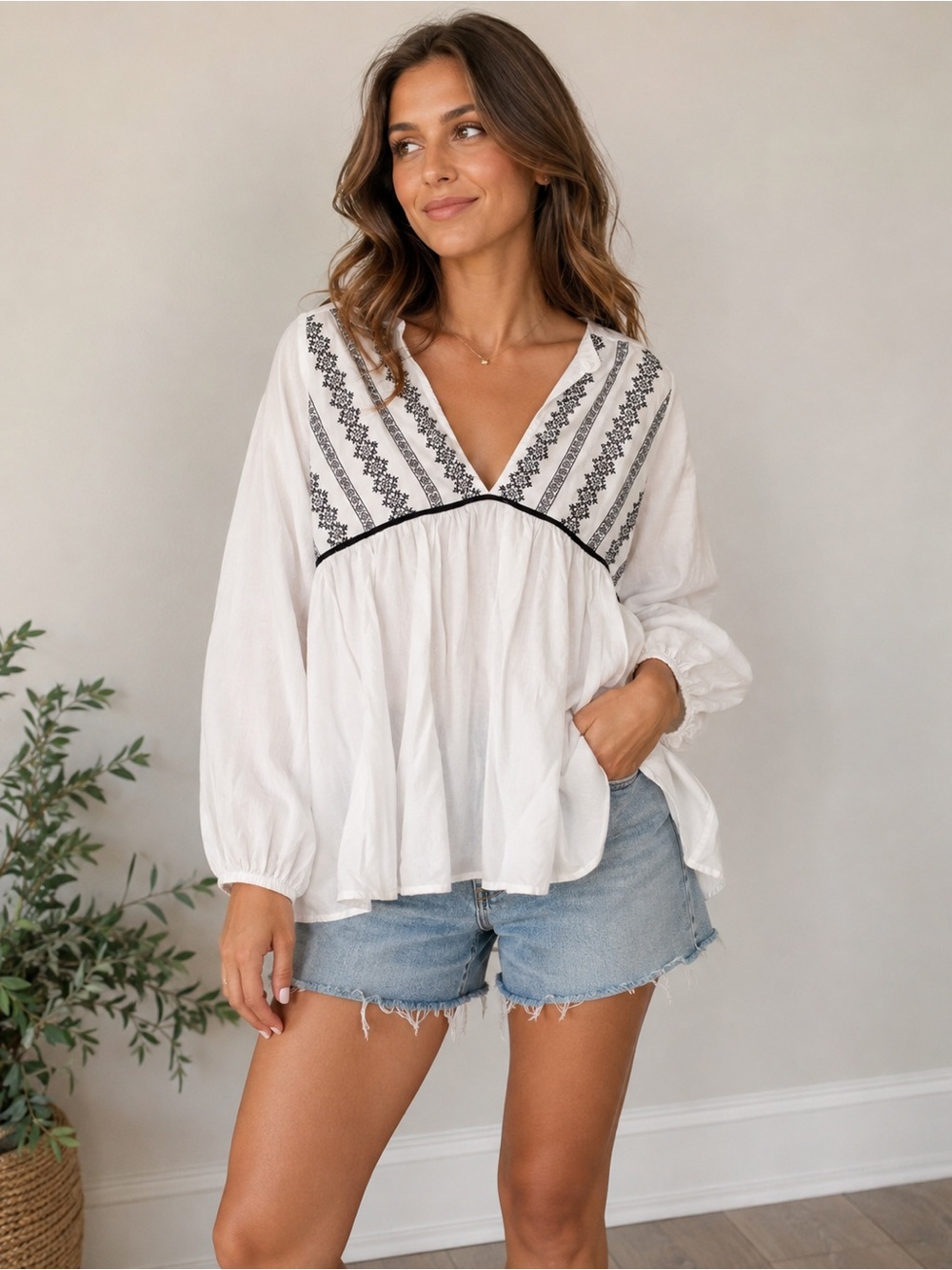 Hem‎ & Thread White Embroidered Sheer Rayon Boho Babydoll Top Medium
